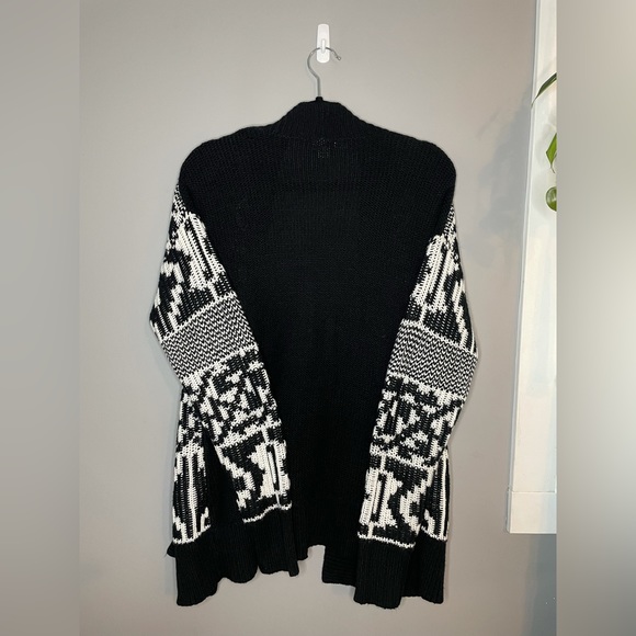 Mossimo Supply Geometric Patterened Cardigan - Large - Black & White - Picture 2 of 5